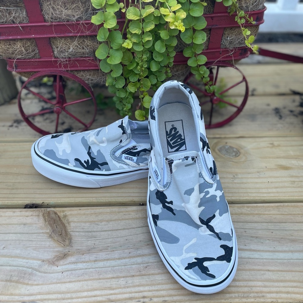VANS Classic Slip On Camo Gray/Black/White outdoor Skate Sneakers M 6.5 W 8.0
